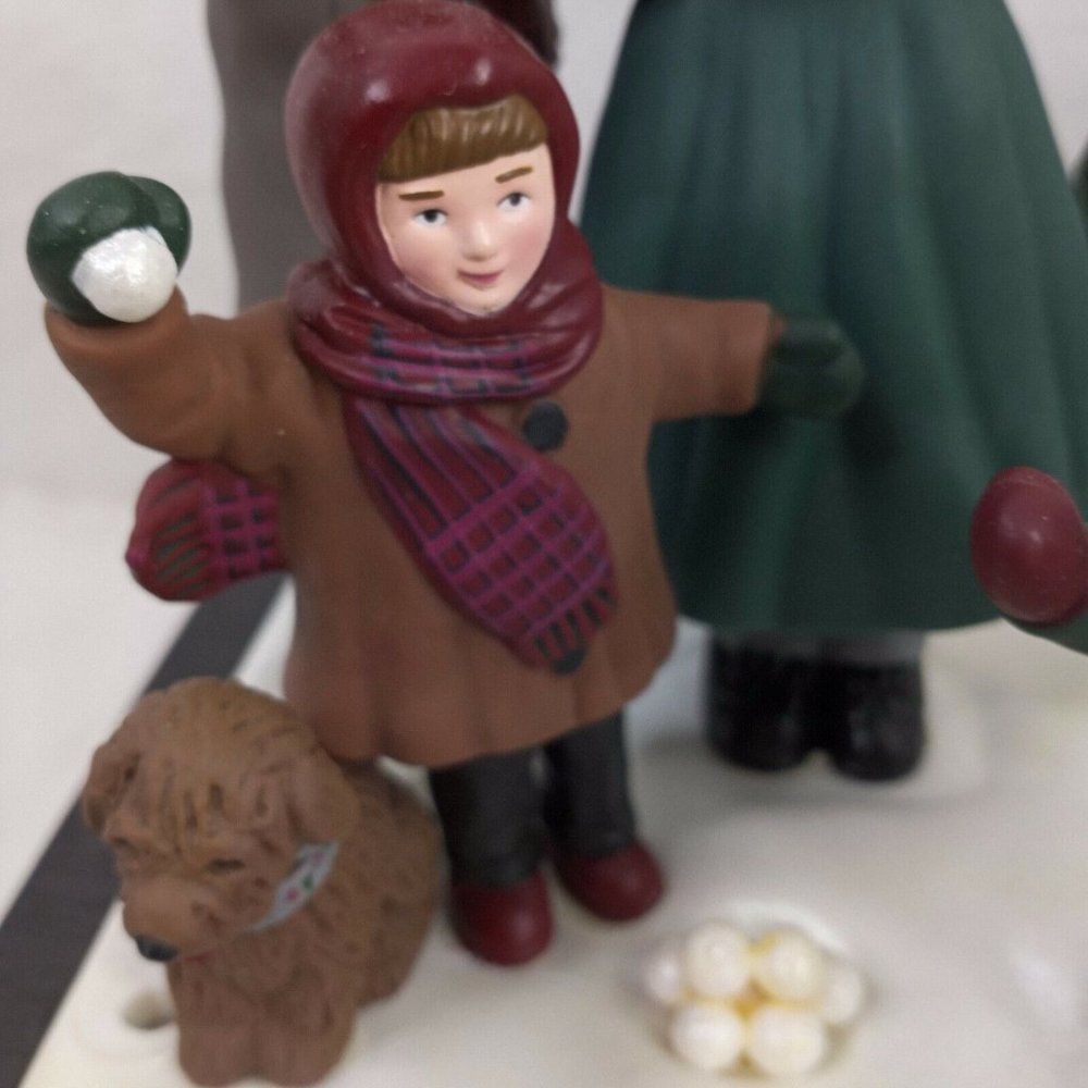 Vintage Christmas Lighted Carolers Musical Holiday Scene Figure 11" - Picture 7 of 9